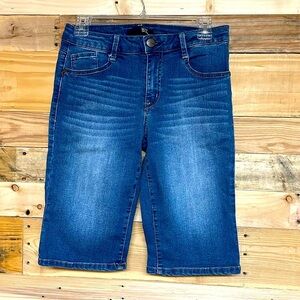 1822 Denim size 6 12” length mid-rise medium wash soft & stretchy Bermuda shorts